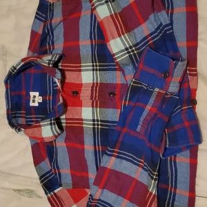 Uniqlo plaid button up flannel